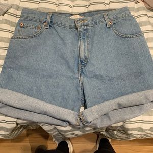 Levi relaxed 550 Red Tag denim shorts!!